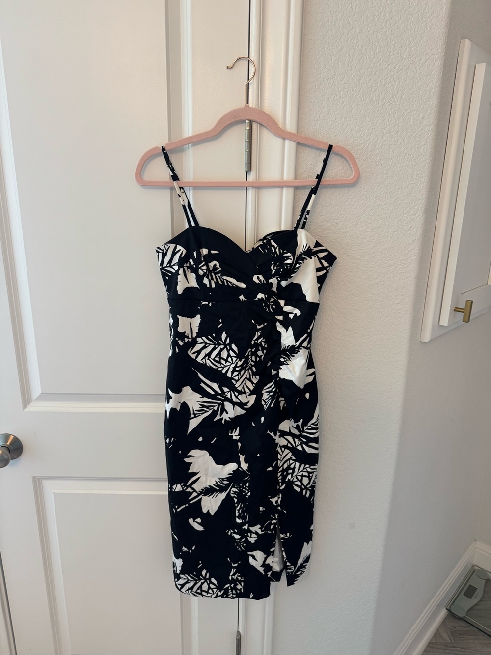 Donna Ricco Black & White Floral Strap Sheath Dress